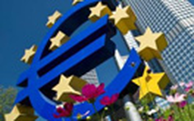 Eurozone thoát khỏi suy thoái kinh tế