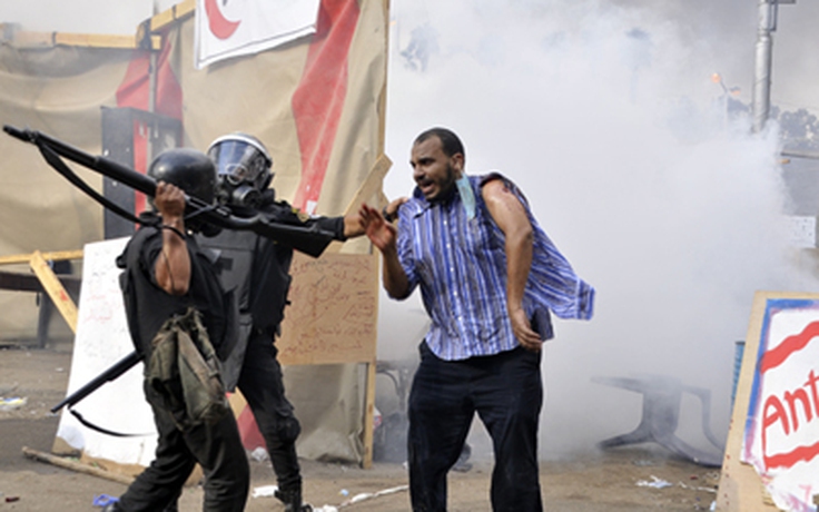 Cảnh sát Ai Cập được bắn vào người biểu tình 'bạo động'