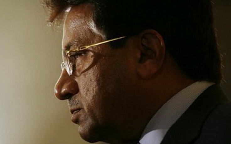 Ông Musharraf bị đau tim trên đường đi hầu tòa