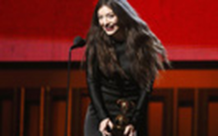 Cô gái 18 tuổi trở thành hiện tượng tại Grammy 2014