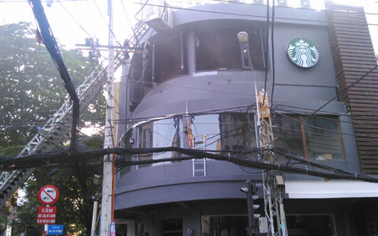 Chưa hoàn thiện, cà phê Starbucks bị 'bà hỏa' khai trương