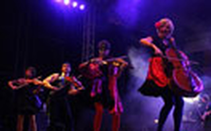 Festival Huế 2014: 'DeepBlue' mê hoặc khán giả