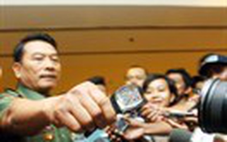 Tướng Indonesia bị 'lên thớt' vì đeo đồng hồ đắt tiền