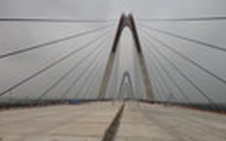 Hợp long cầu vượt sông Hồng dài nhất Hà Nội