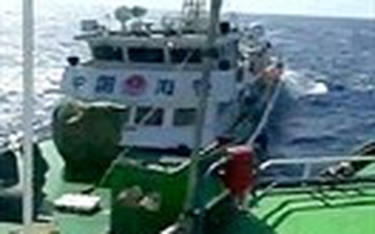 Tàu kiểm ngư VN áp sát giàn khoan Hải Dương - 981
