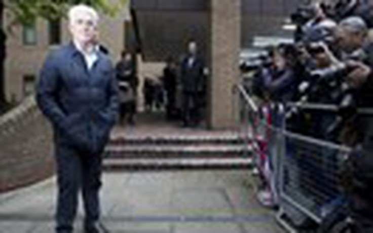 Trùm truyền thông Max Clifford lãnh 8 năm tù vì xâm hại tình dục