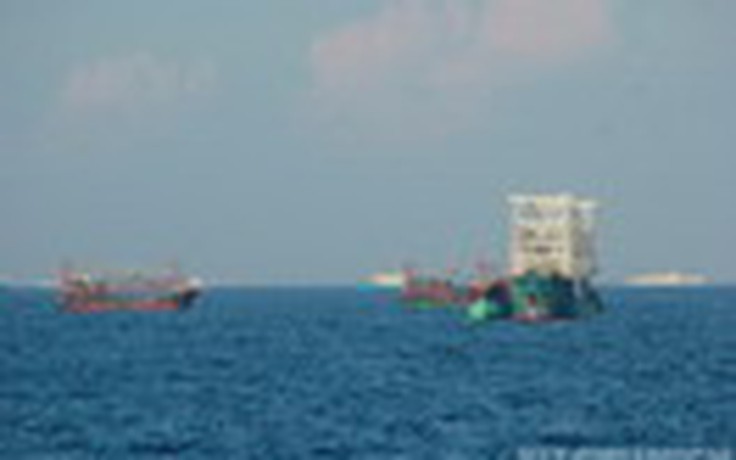 Tàu cá Trung Quốc đánh bắt trái phép cạnh giàn khoan Hải Dương-981