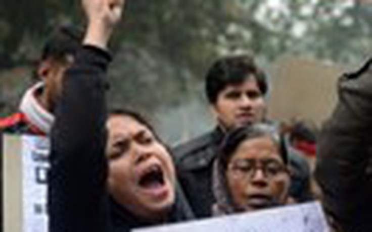 Ấn Độ: Cảnh sát trấn áp người biểu tình phản đối vụ hiếp dâm tập thể