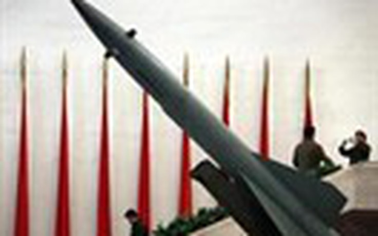 Trung Quốc 'khoe' tên lửa phòng không mới trên truyền hình
