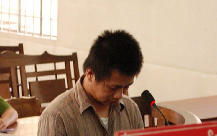 Ném chai nước ngọt vào CSGT, lãnh 9 tháng tù
