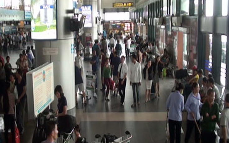 Clip: Sân bay Nội Bài 'tệ' vì quá tải