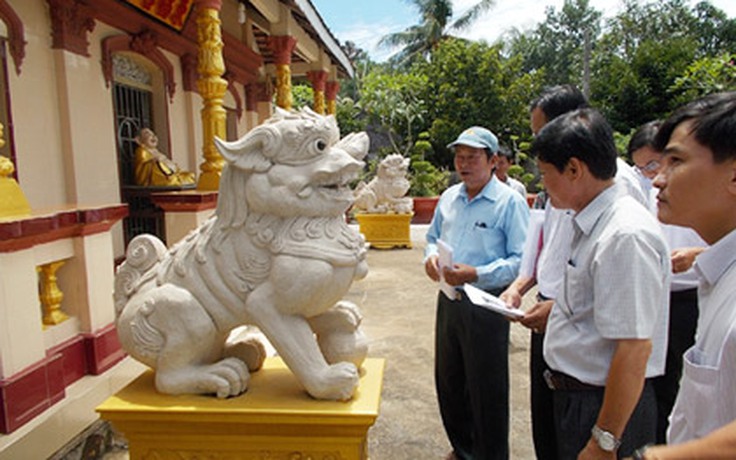 Tượng linh vật lạ tràn lan trong các di tích