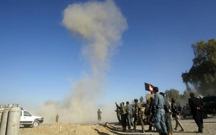 10 cảnh sát Afghanistan thiệt mạng vì bom