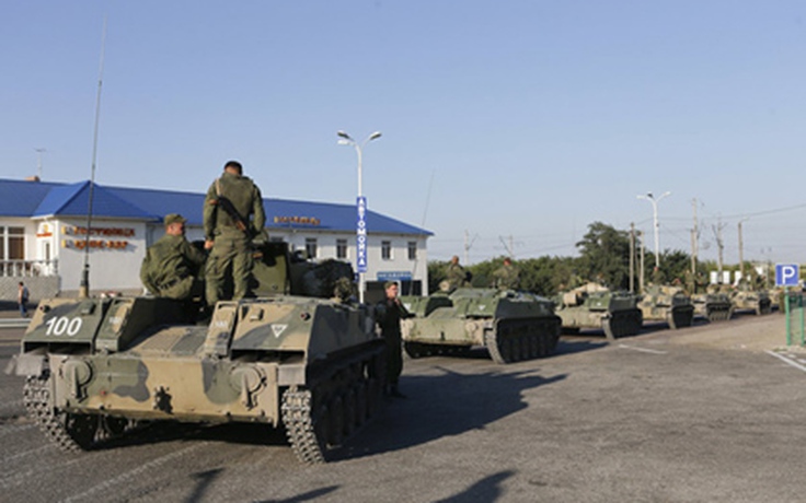 Ukraine lại tố xe tăng Nga xâm phạm lãnh thổ