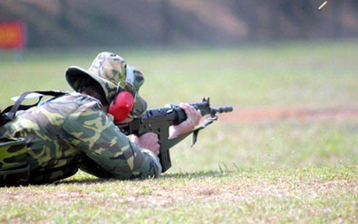 Xạ thủ quân đội 10 nước ASEAN so tài bắn súng ở Miếu Môn
