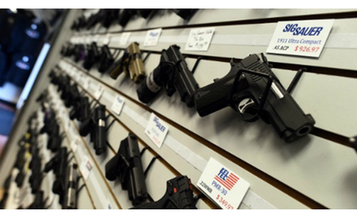 Dân Mỹ đổ xô đi mua súng sau vụ Ferguson