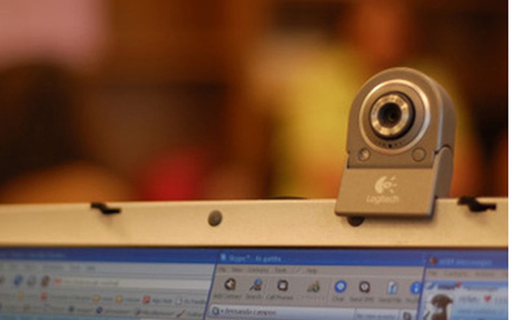 Những nguy hiểm rình rập từ… webcam