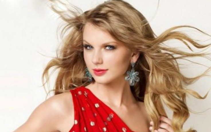 Album Red của Taylor Swift đắt như tôm tươi