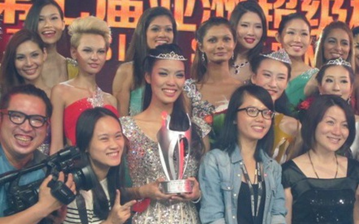 Lan Khuê đoạt giải 3 Siêu mẫu châu Á 2012