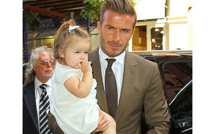 David Beckham đưa con gái tới lễ ra mắt thời trang của Victoria