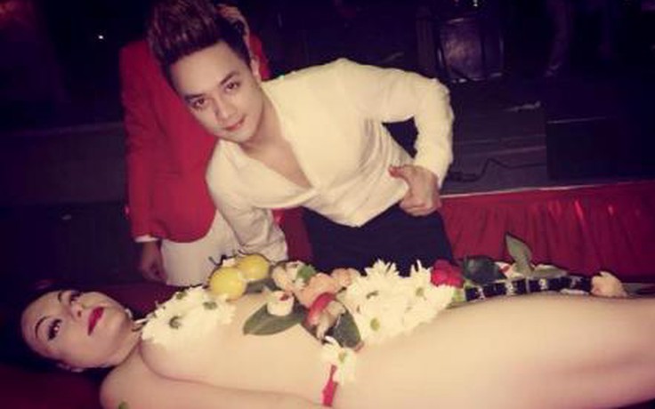 Xôn xao bức ảnh Cao Thái Sơn ăn sushi bên người mẫu nude