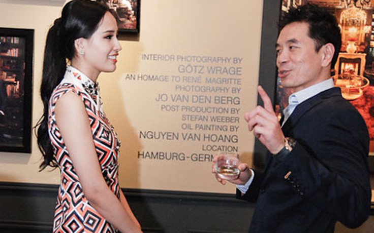 Đang "vai kề vai” bên Mai Phương Thúy, Benny Ng bất ngờ "giữ cự li" né paparazzi