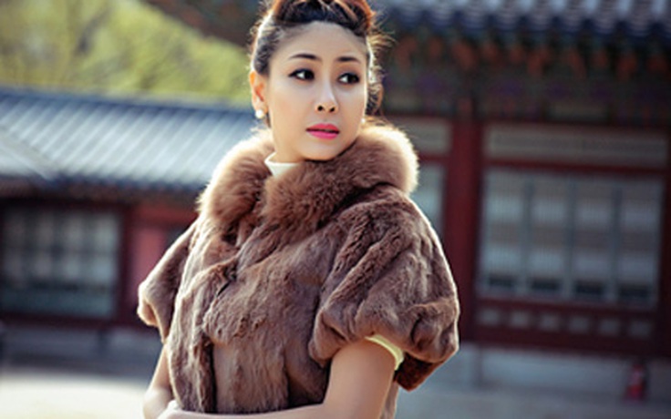 Hoa hậu Hà Kiều Anh đẹp man mác trên phố cổ Hàn Quốc