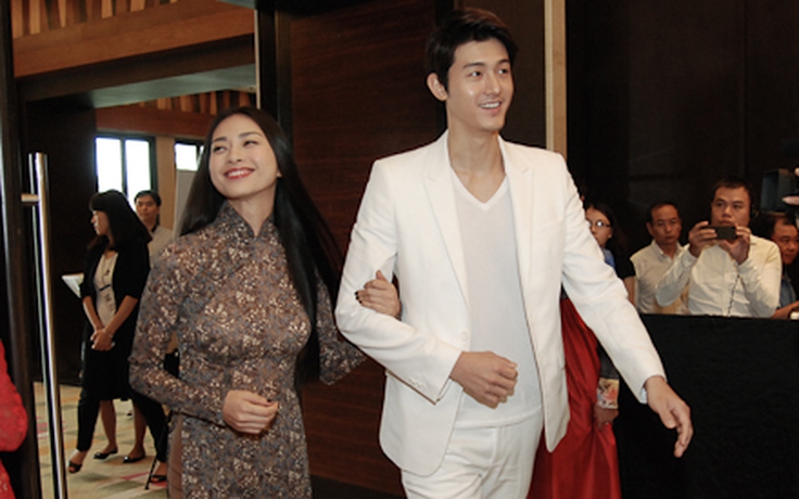 Ngô Thanh Vân cười tít mắt khi tay trong tay cùng Lee Ki Woo