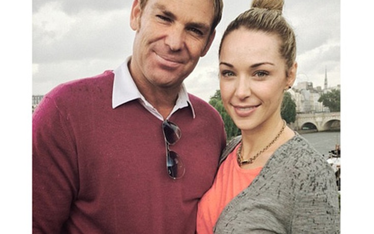 Nam ca sĩ Shane Warne hẹn hò người mẫu Playboy