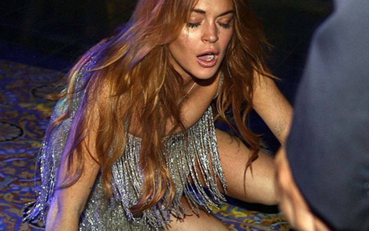 Lindsay Lohan méo mặt vì 'vồ ếch' ở liên hoan phim