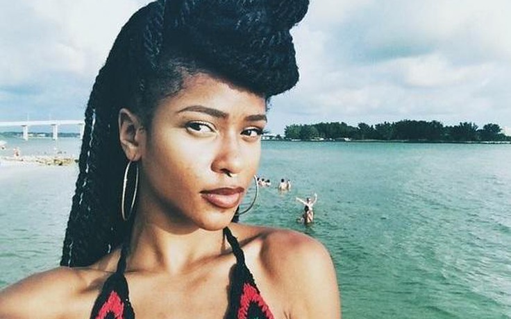 Ca sĩ nhạc pop Simone Battle tự tử ở tuổi 25