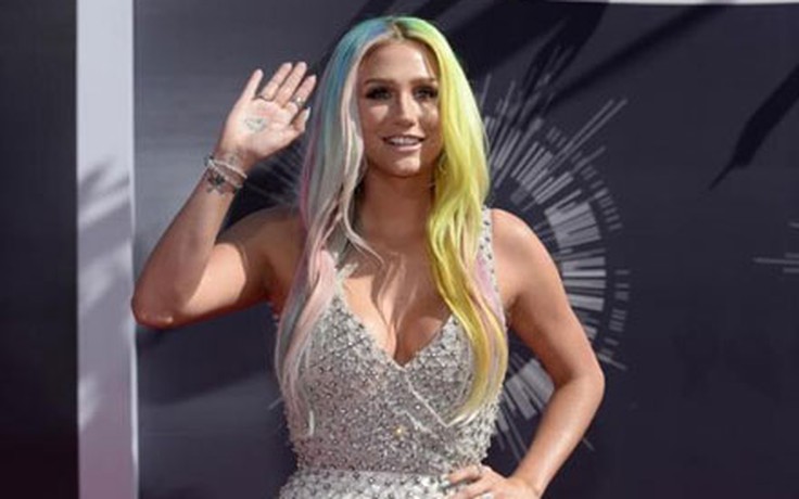 Ca sĩ Kesha tố nhà sản xuất Dr.Luke lạm dụng tình dục 10 năm