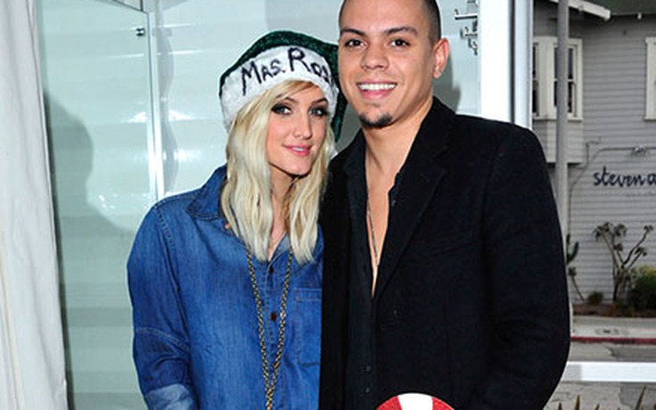 Ashlee Simpson mang thai với con trai huyền thoại Diana Ross