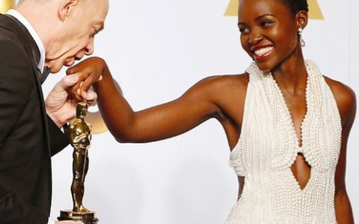 Lupita Nyong'o bị trộm váy 3 tỉ vừa mặc tại Oscar 2015