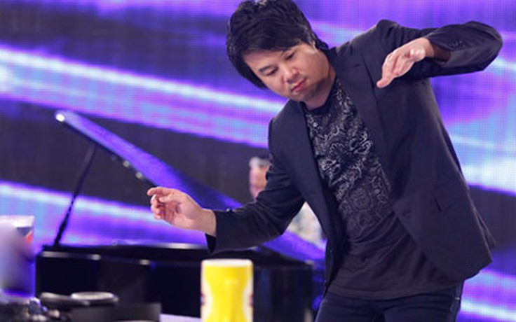 Vietnam Idol 2015: Nguyễn Quang Dũng gọi Thanh Bùi là ‘giám khảo tăng động’