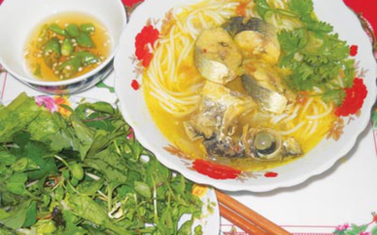 Cay nồng bún cá chuồn miền Trung