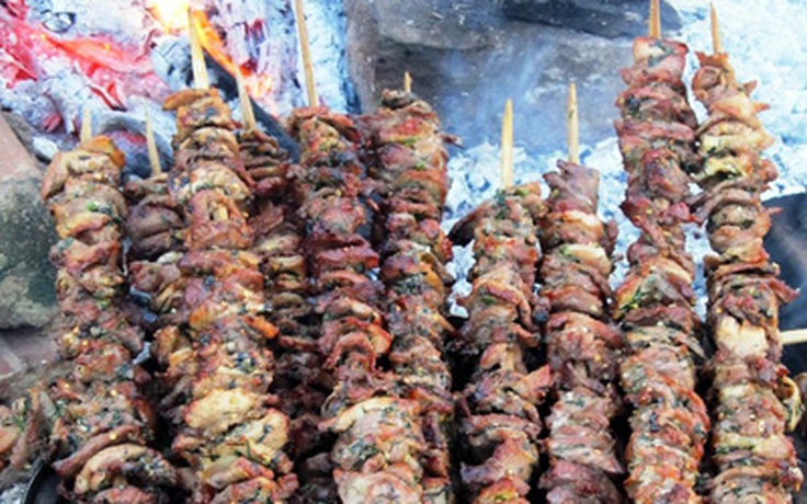 Thơm ngon bò nướng lụi vùng cao