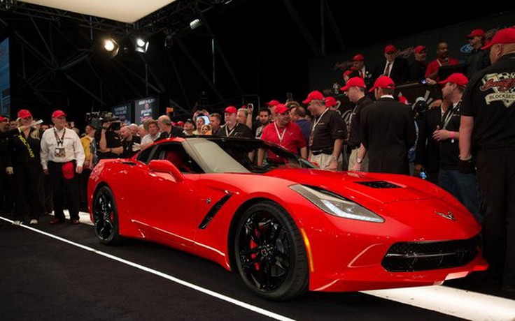 Hơn 22 tỉ VNĐ cho chiếc 2014 Corvette Stingray đầu tiên