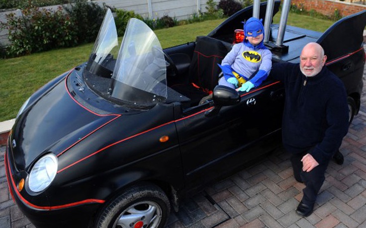 Batmobile cho bat... boy