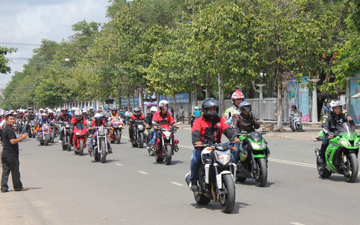 Hơn 300 mô tô hội tụ tại Tây Ninh