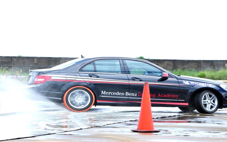 Rèn kỹ năng lái xe cùng Mercedes-Benz tại Đà Nẵng