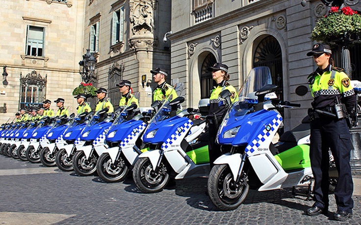 Tội phạm Barcelona hãi hùng xe máy điện BMW