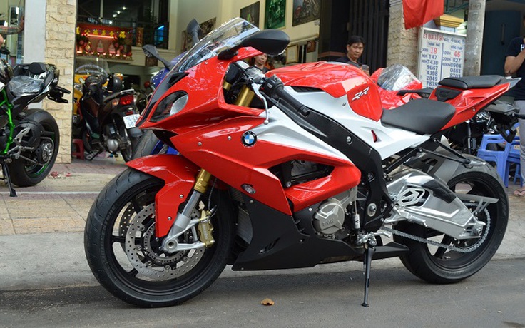 Cỗ máy đường đua BMW S1000RR 2015 đầu tiên tại Việt Nam