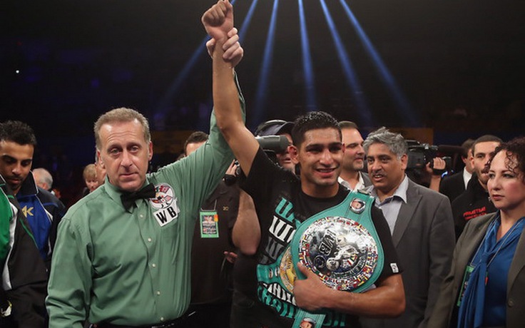 Amir Khan gãy 2 bàn tay cho chiến thắng