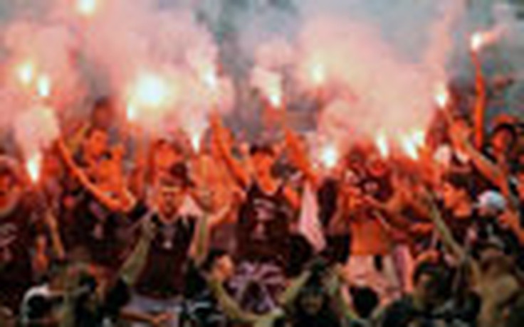 Bạo loạn bóng đá tràn lan ở Brazil