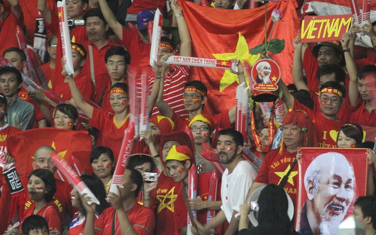 Bóng đá Việt Nam bỏ xa Thái Lan 41 bậc