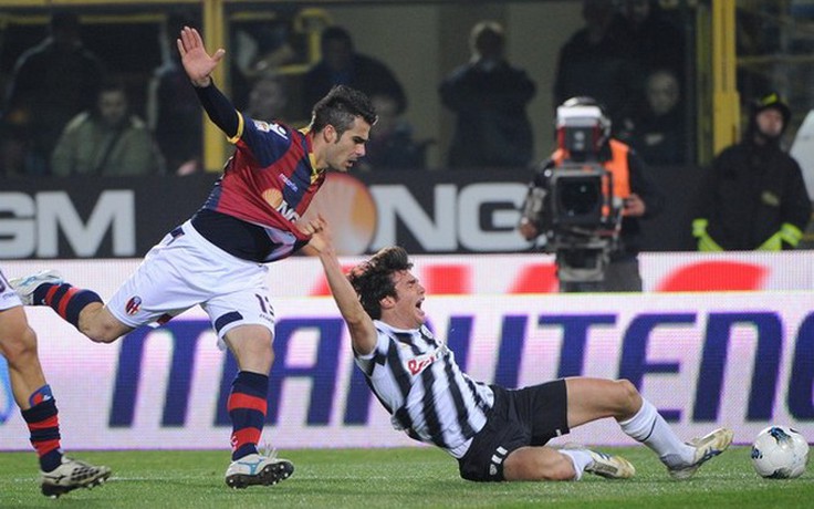 Juventus mất cơ hội qua mặt Milan