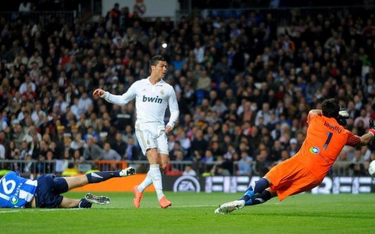 Real Madrid đại thắng, Ronaldo vượt qua mốc 100 bàn thắng