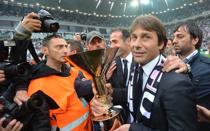 HLV Antonio Conte nhận lương cao nhất Serie A
