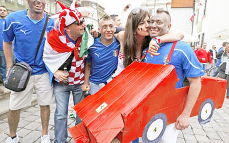 Bên lề Euro 2012